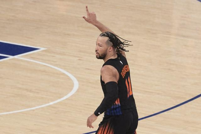 必赢体育-只差13分！库里保持了9年的NBA历史纪录，即将被布伦森打破|斯蒂芬·库里|季后赛|尼克斯|总决赛|圣安东尼奥马刺队_新浪体育_新浪新闻
